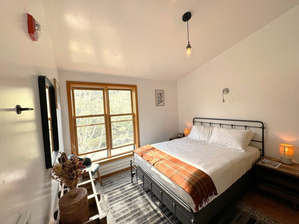 Limantour Lodge -标准双人床房，配备共用卫生间