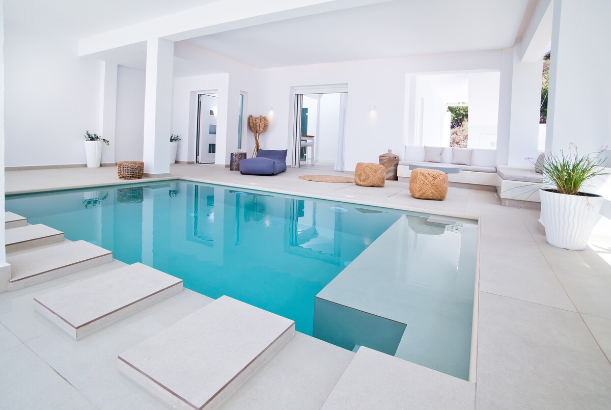 Almyra Pool Suite