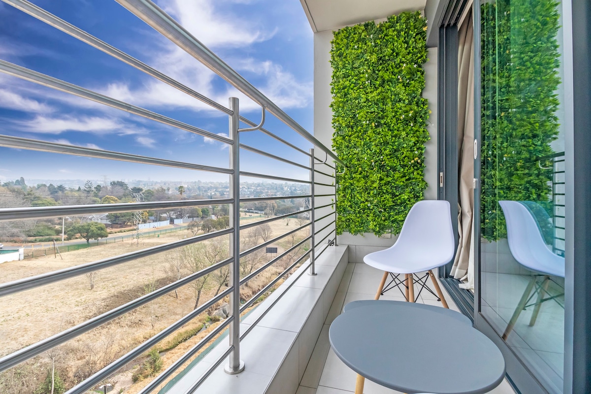 Modern, Luxurious 2 Bed in Sandton Gate