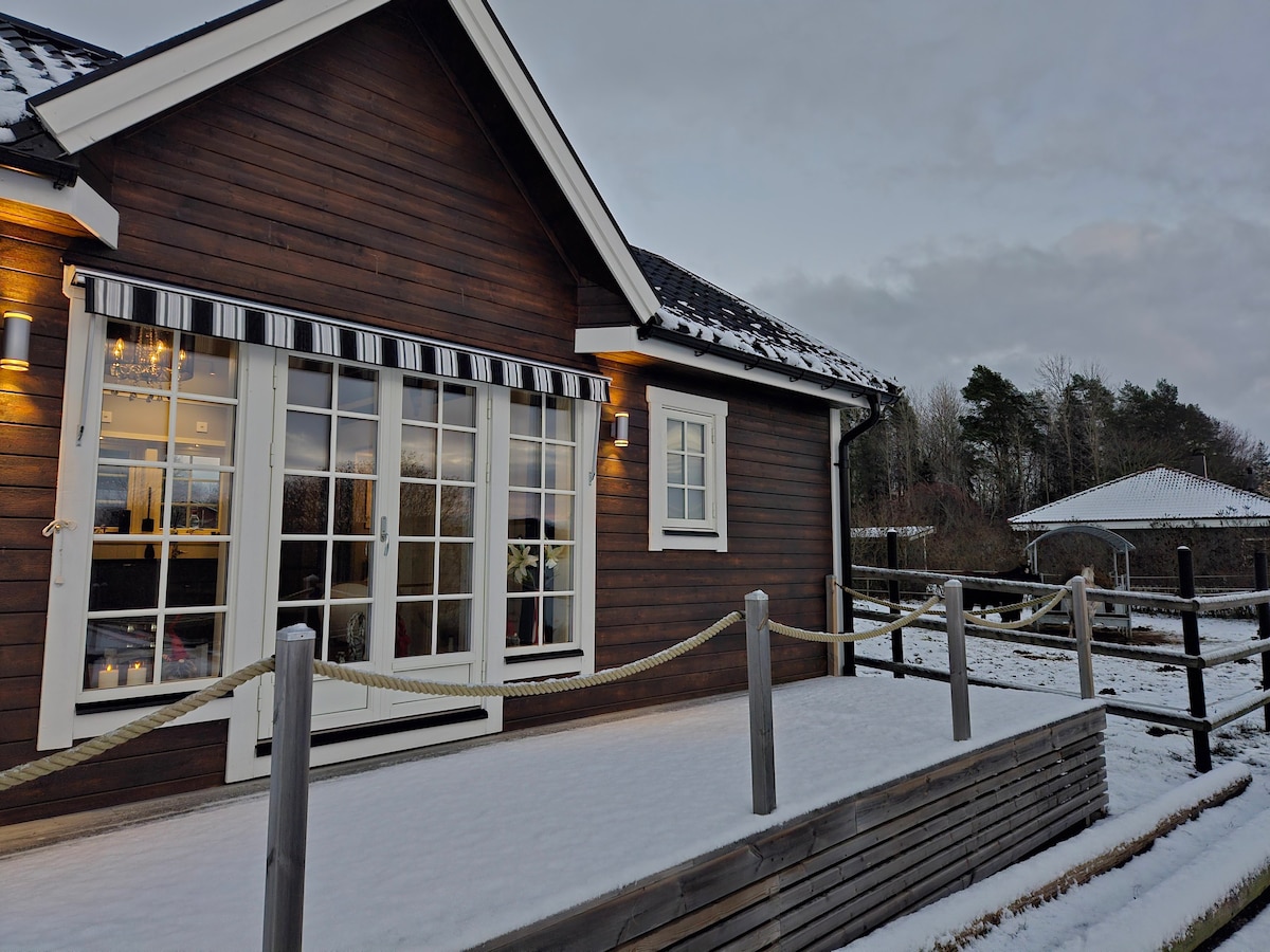 Mini-house in equestrian centre