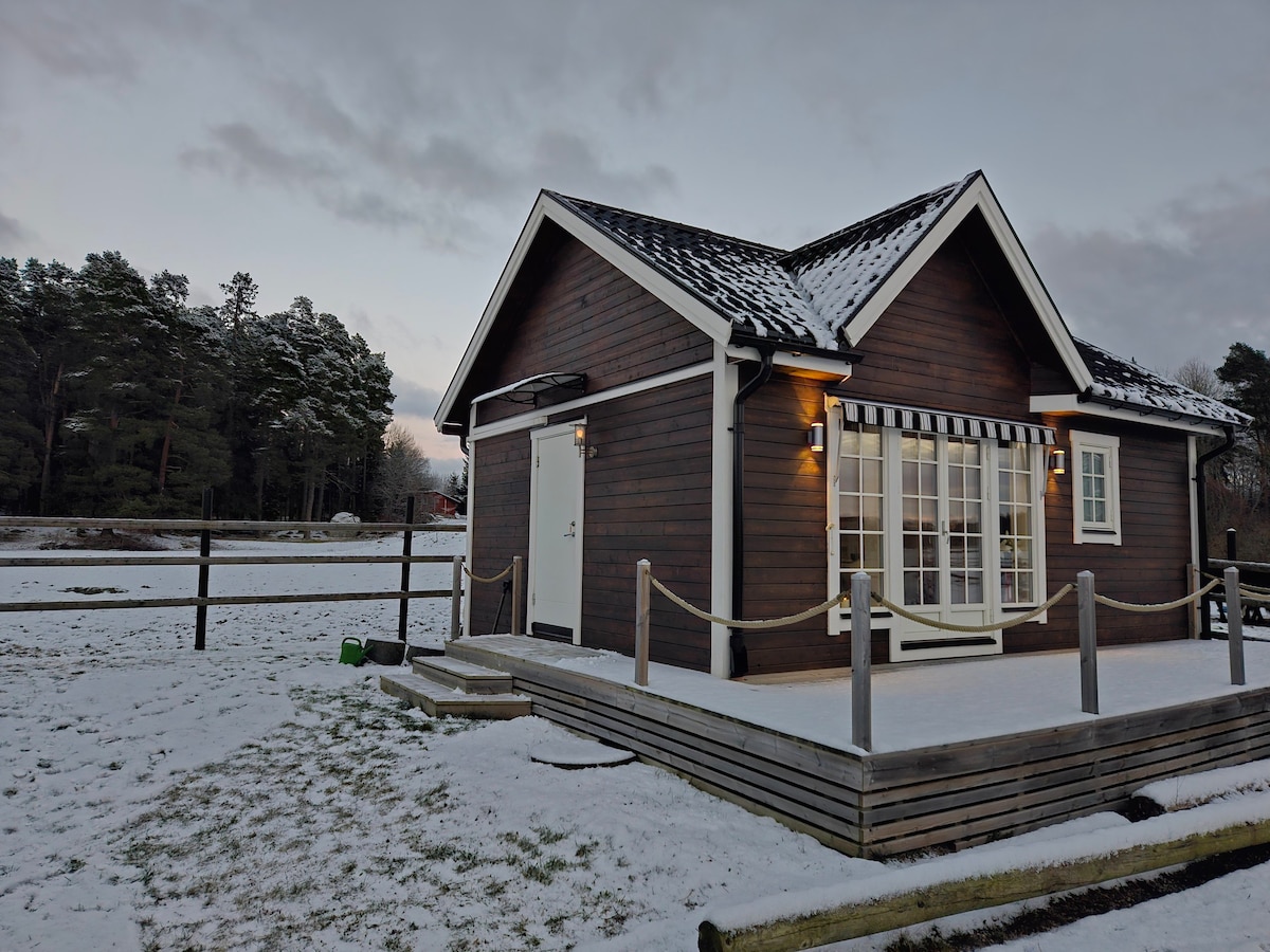 Mini-house in equestrian centre