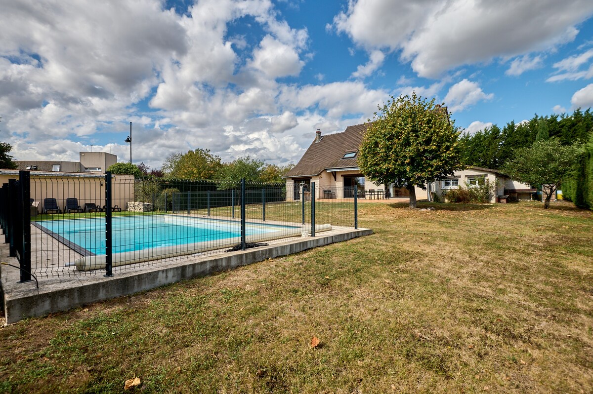 Superbe Villa avec piscine à Magny Cours