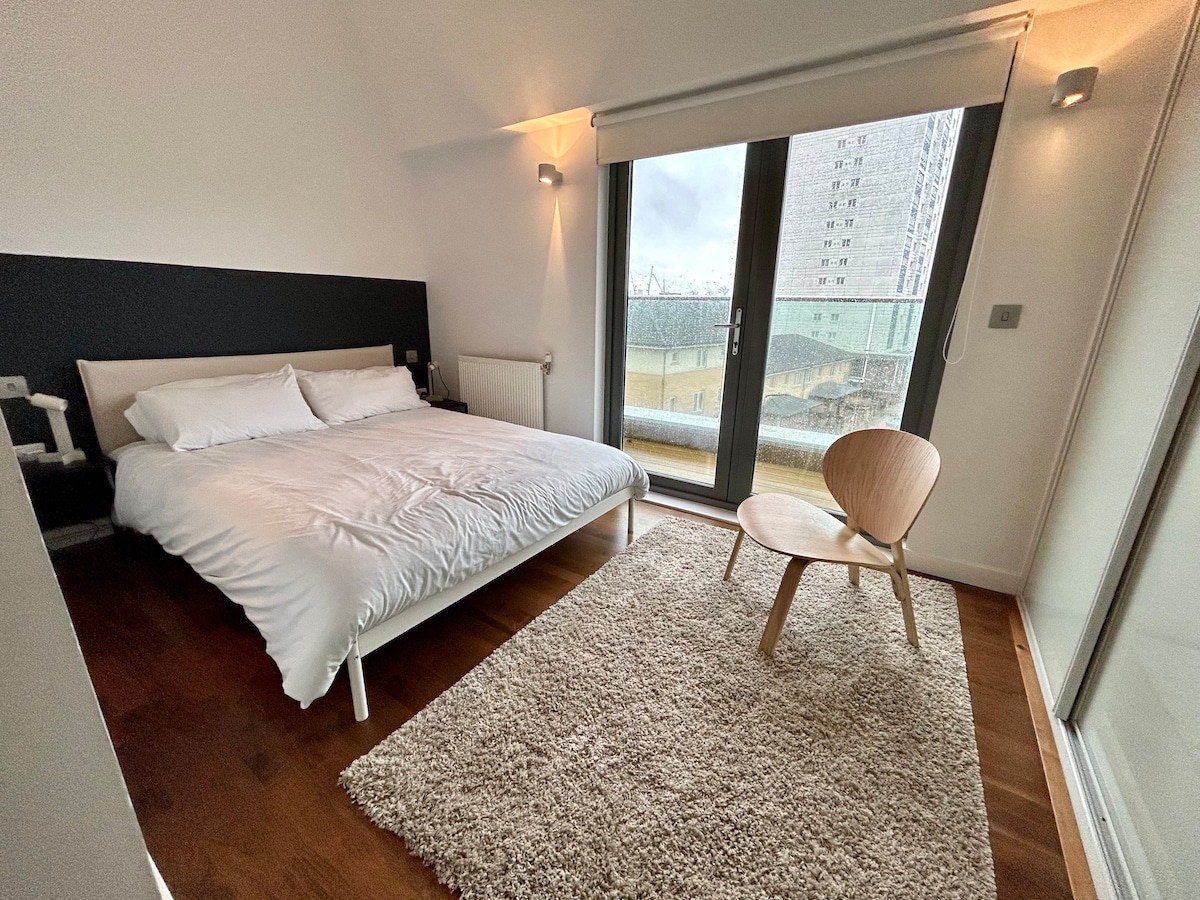 King Suite - Modern 2-Bed In Trendy London Area
