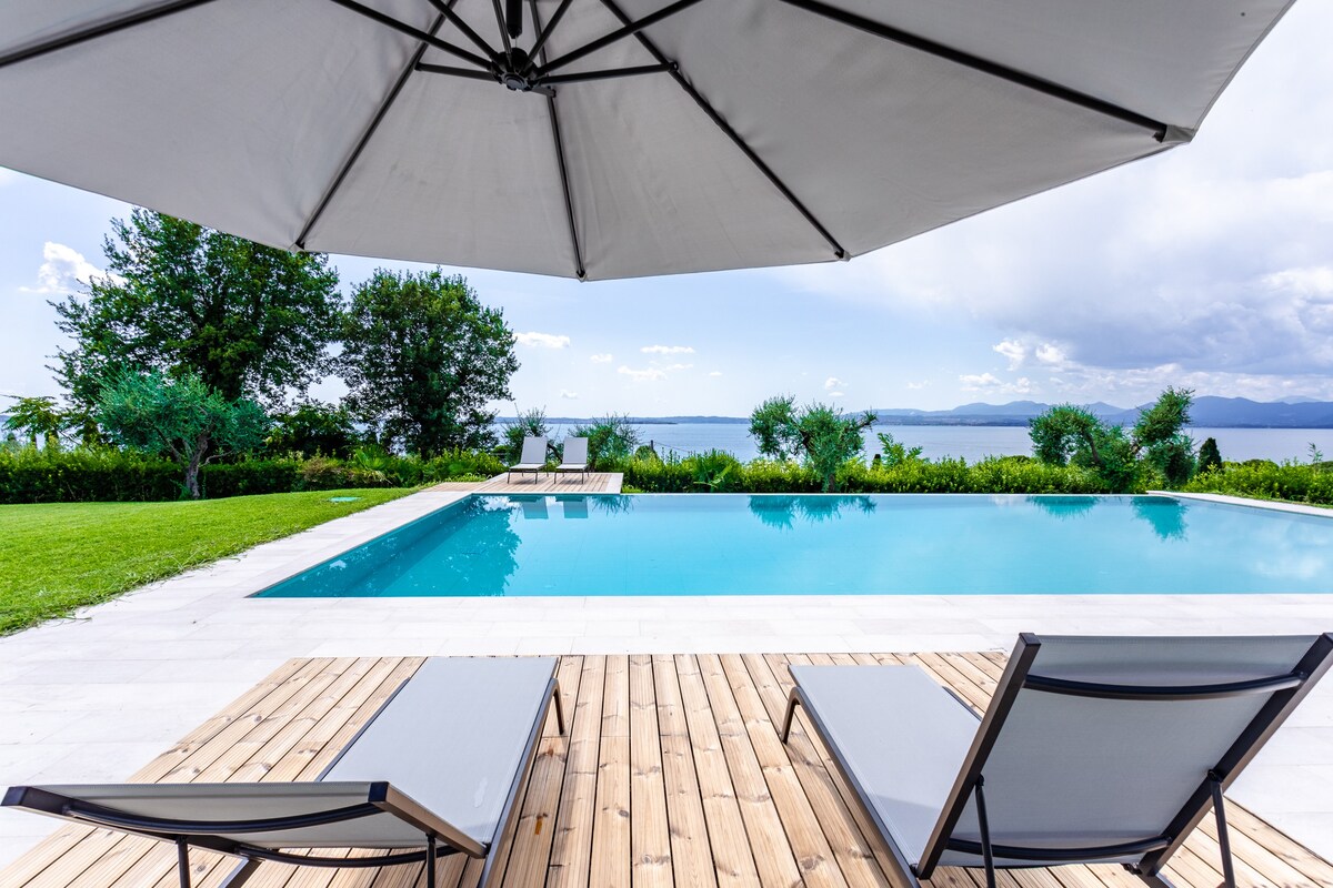 Luxury villa on the Garda Lake