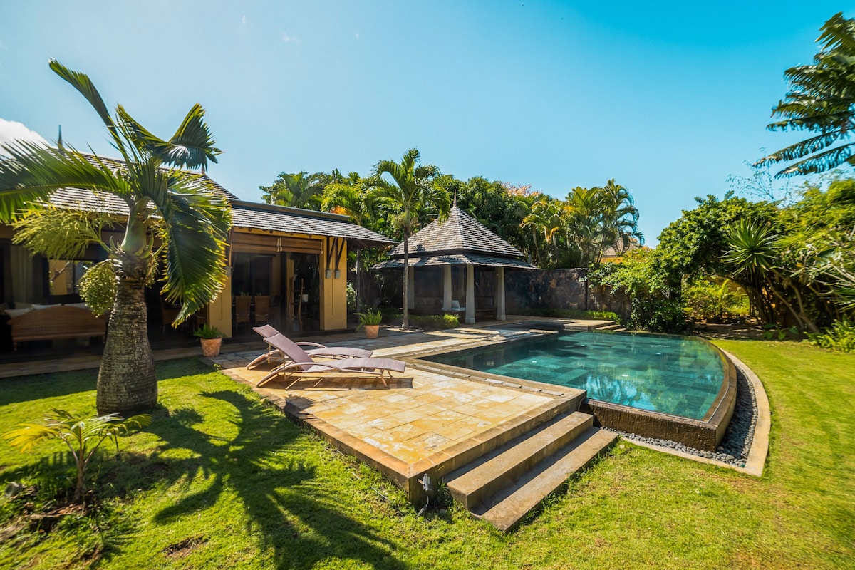 Golf resort villa with pool & vast tropical garden
