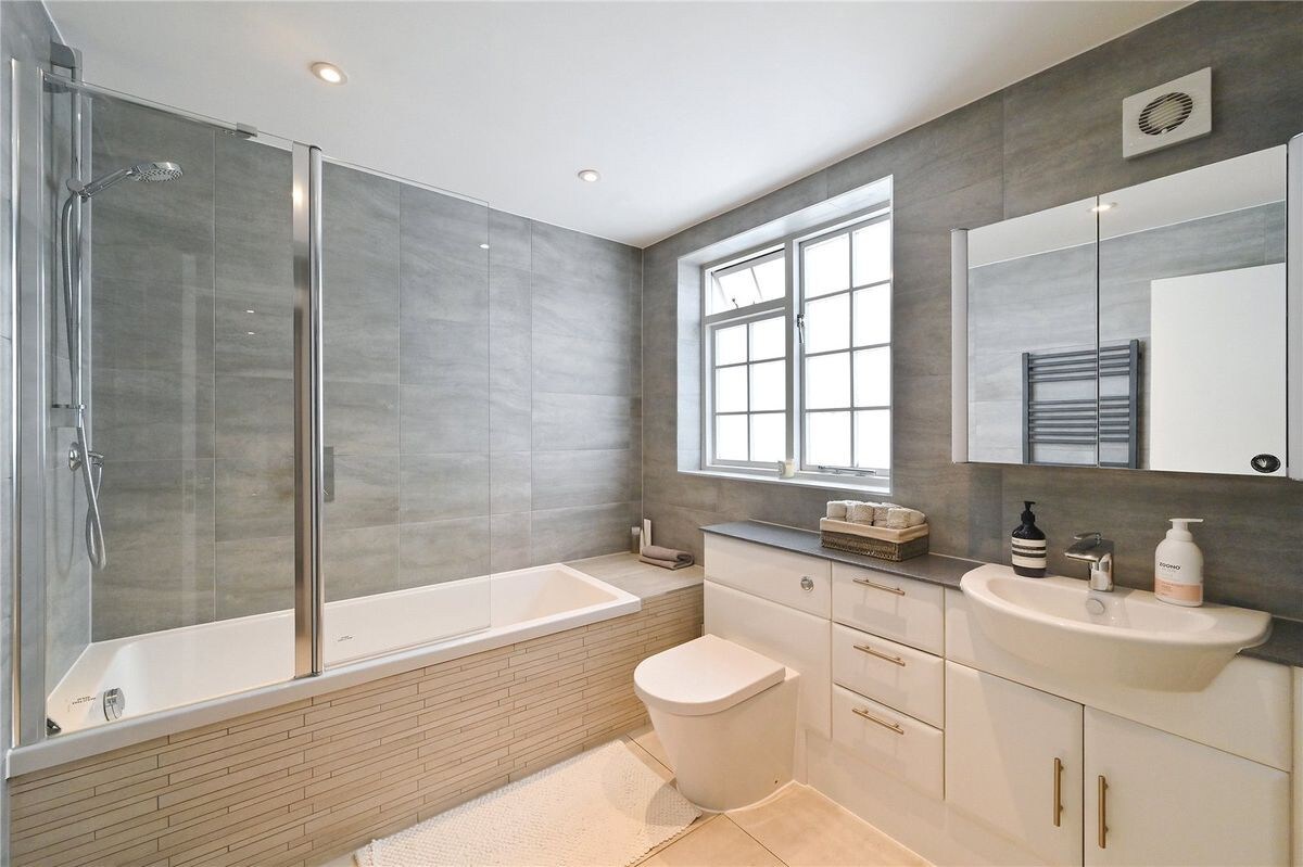 Large 3 Bed Covent Garden Flat