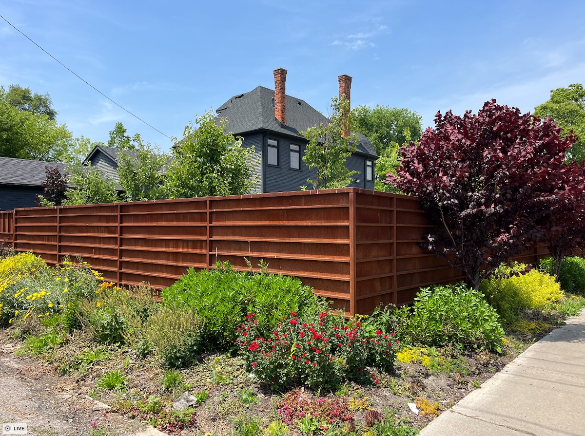 Huge Historic Home w Huge Yard