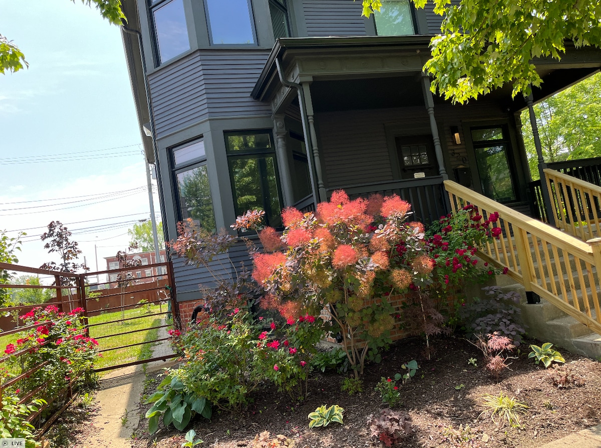 Huge Historic Home w Huge Yard