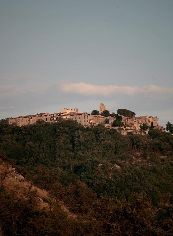 Al piccolo borgo Castelnuovo P.