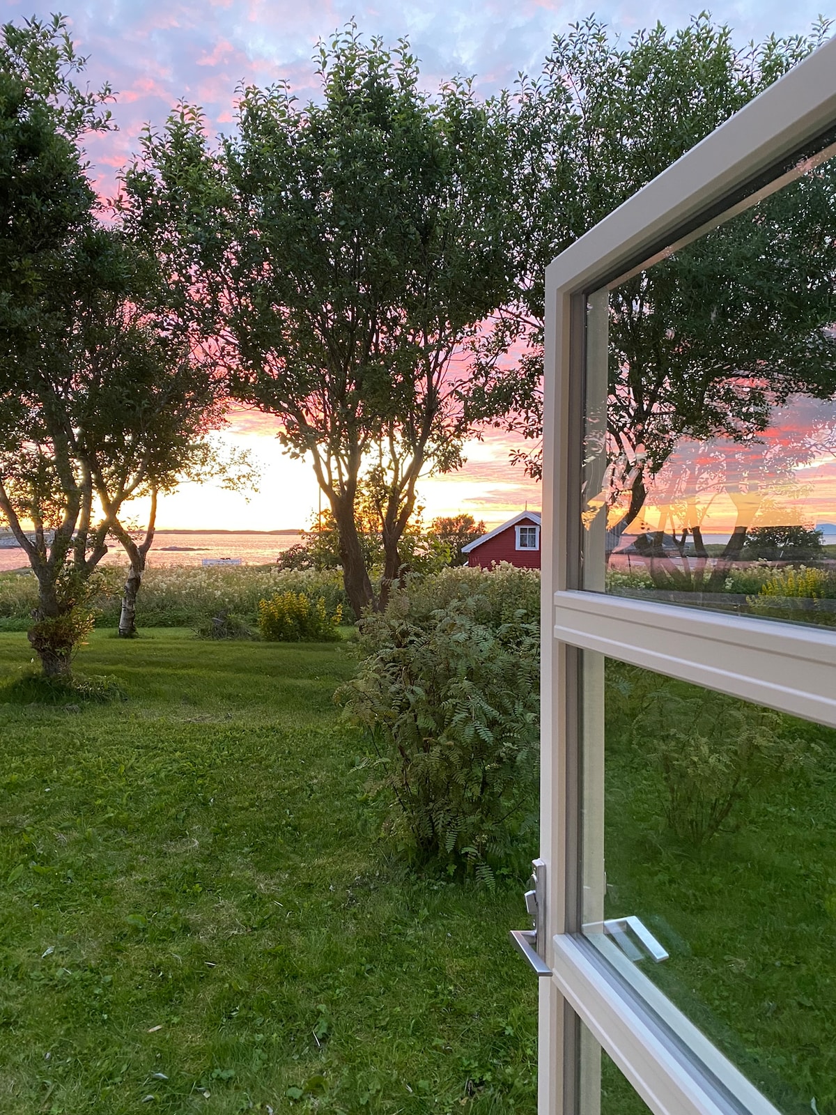 Idyllisk beliggenhet ved havet