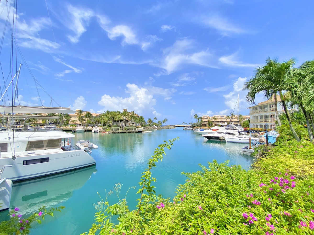 Spectacular Lagoon Front Condo