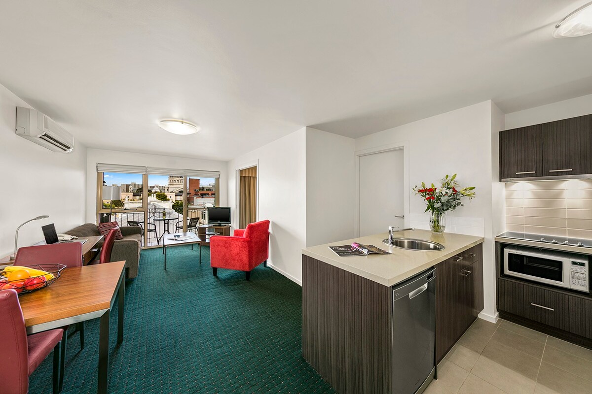 Carlton Central Hotel One Bedroom Apartment