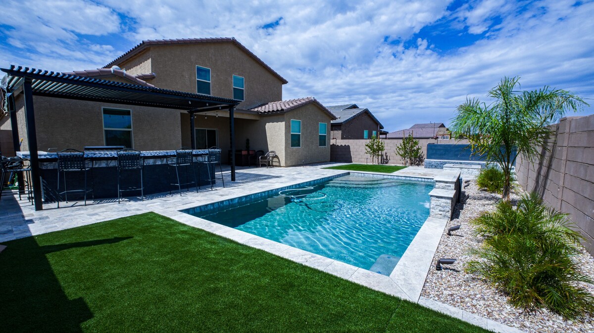 Spacious Desert Oasis Getaway