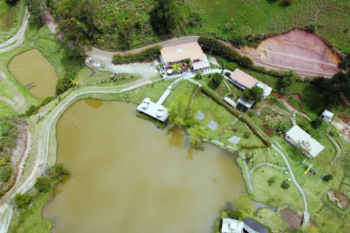 Finca Completa con Lago Privado - cerca a Guatapé