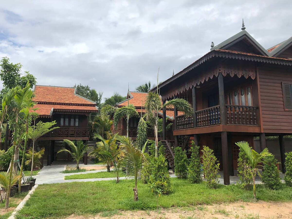 Apsara Khmer House/ 2 Houses for 4 adults