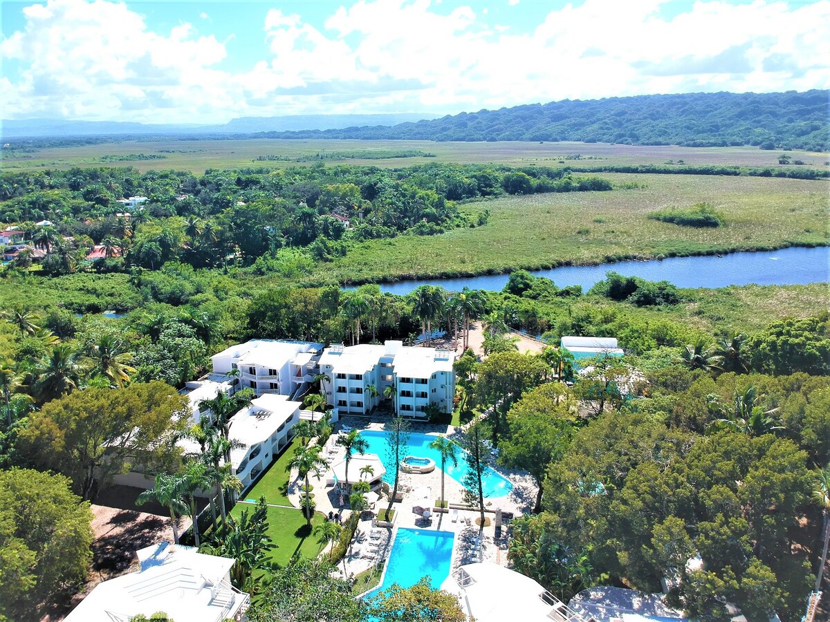 4 Hotel rooms Tropical Casa Laguna