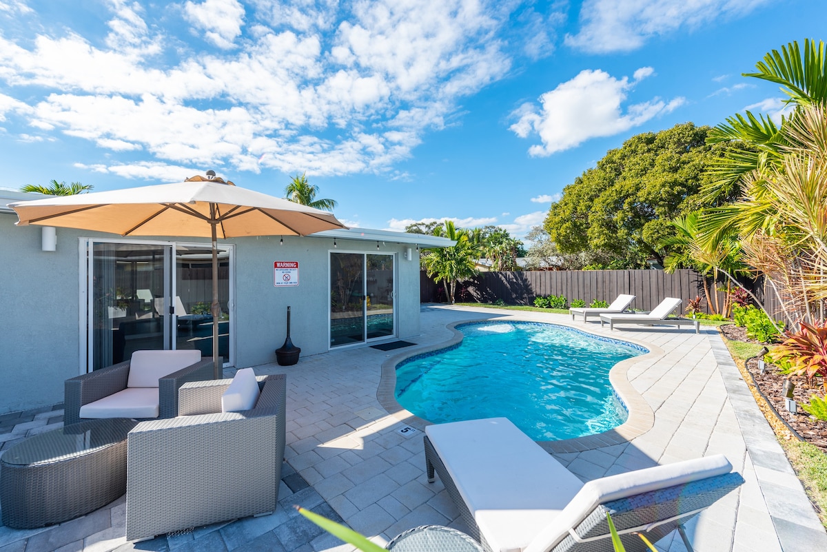Heated Pool! Ping-Pong+Close To Beach & Shops!