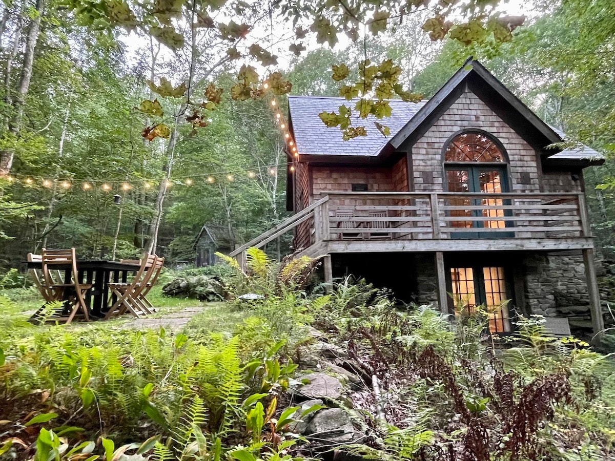 Vail Brook Cottage - A Storybook Woodland Retreat