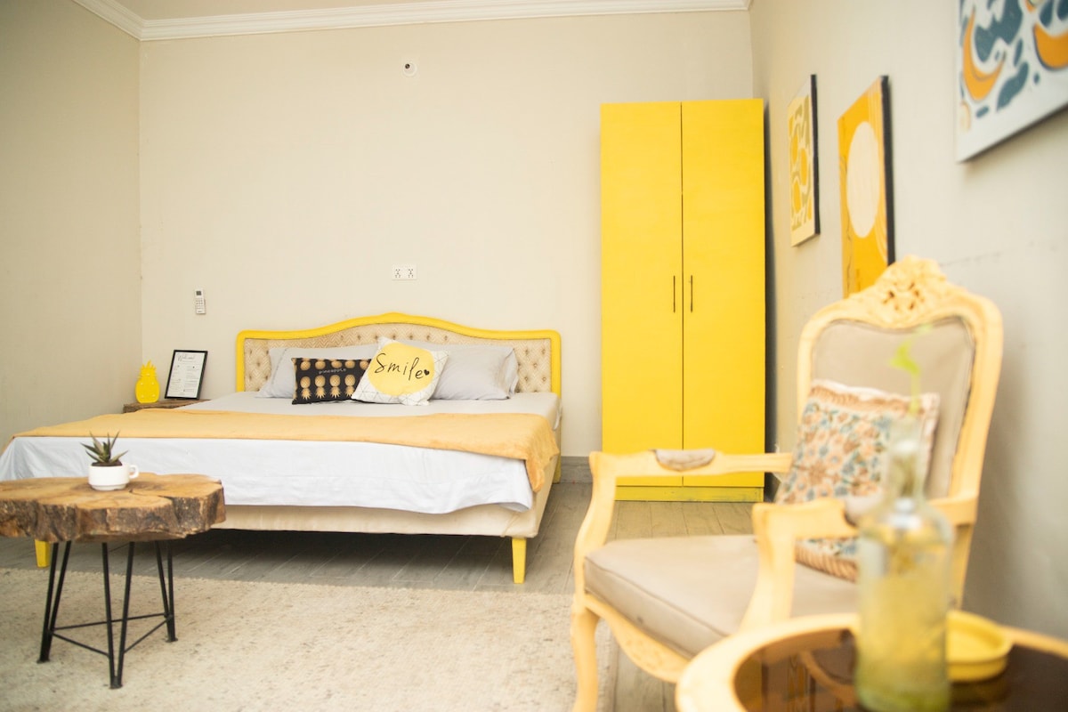 Yellow Room - Islamabad Hill Hotel