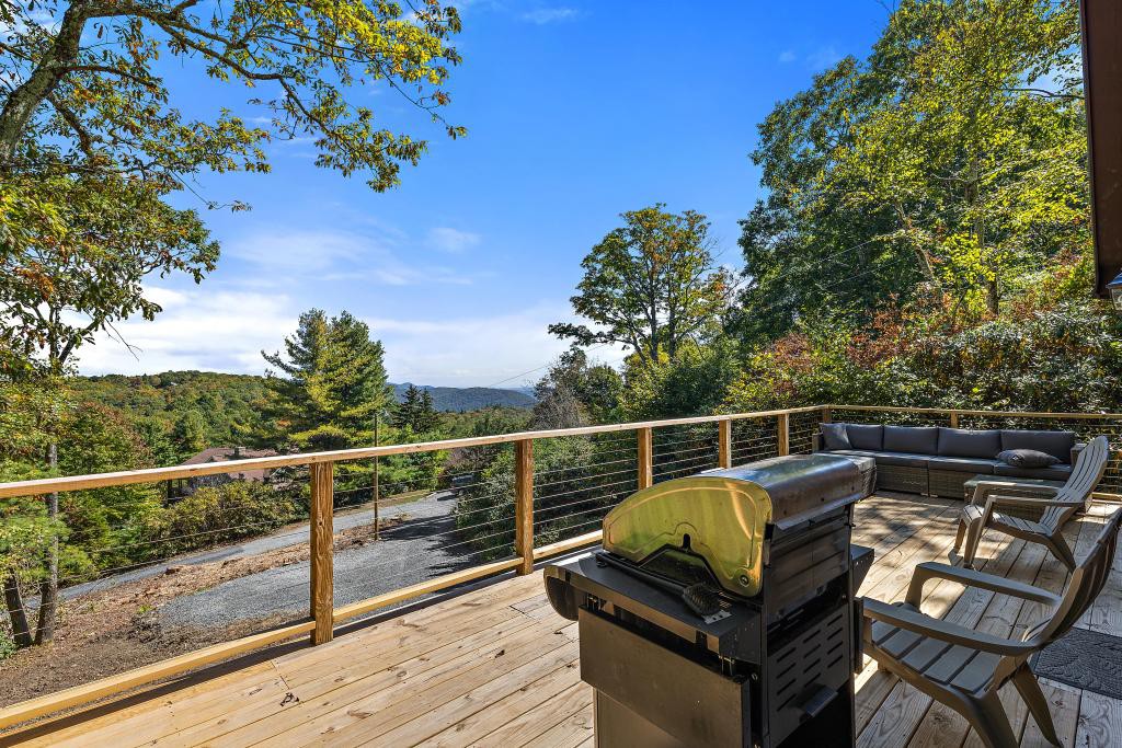 NEW cabin, VIEWS, firepit, hikes, Blowing Rock