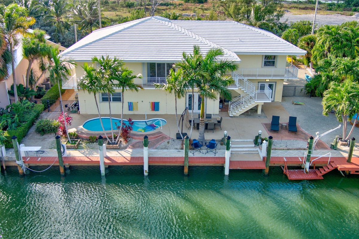 Spacious lux home, private pool/spa, 80' dock