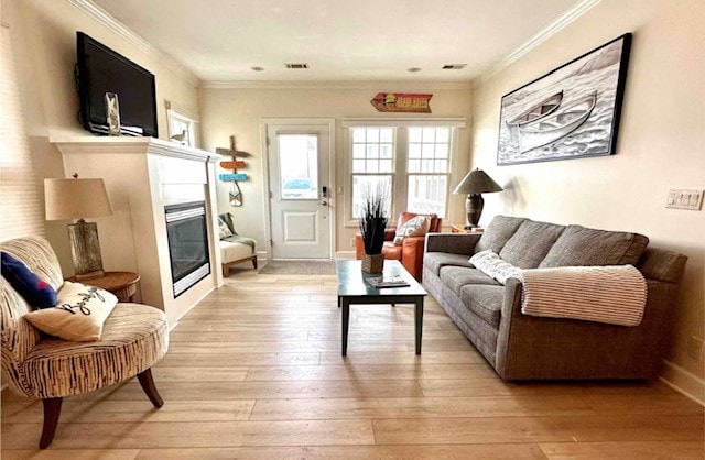 Cozy, convenient poolside by canal and beach .9 mi
