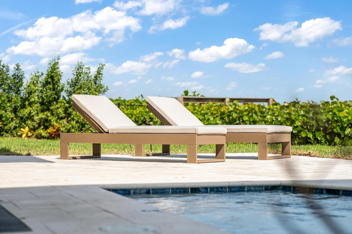 NEW Luxury Modern Beachfront Villa w/ Heated Pool