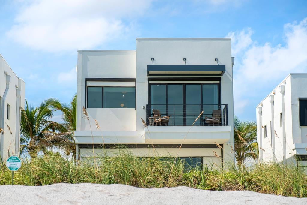 NEW Luxury Modern Beachfront Villa w/ Heated Pool