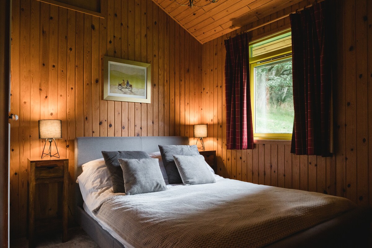 Lakeside lodge on the shores of Loch Tay