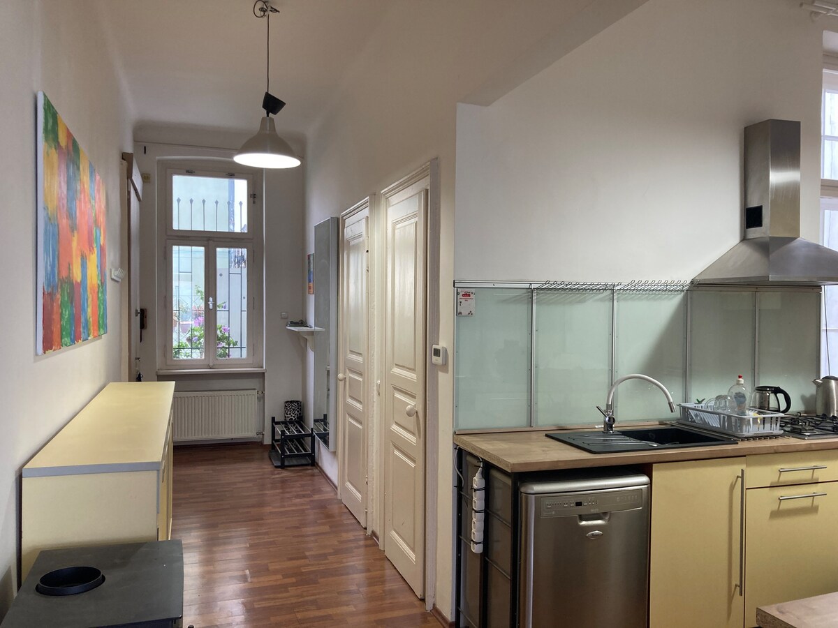 Downtown 3 BDR Charm: walk to all attractions
