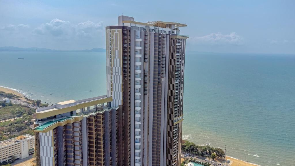 Luxury Oceanfront Condo in Pattaya Jomtien Beach