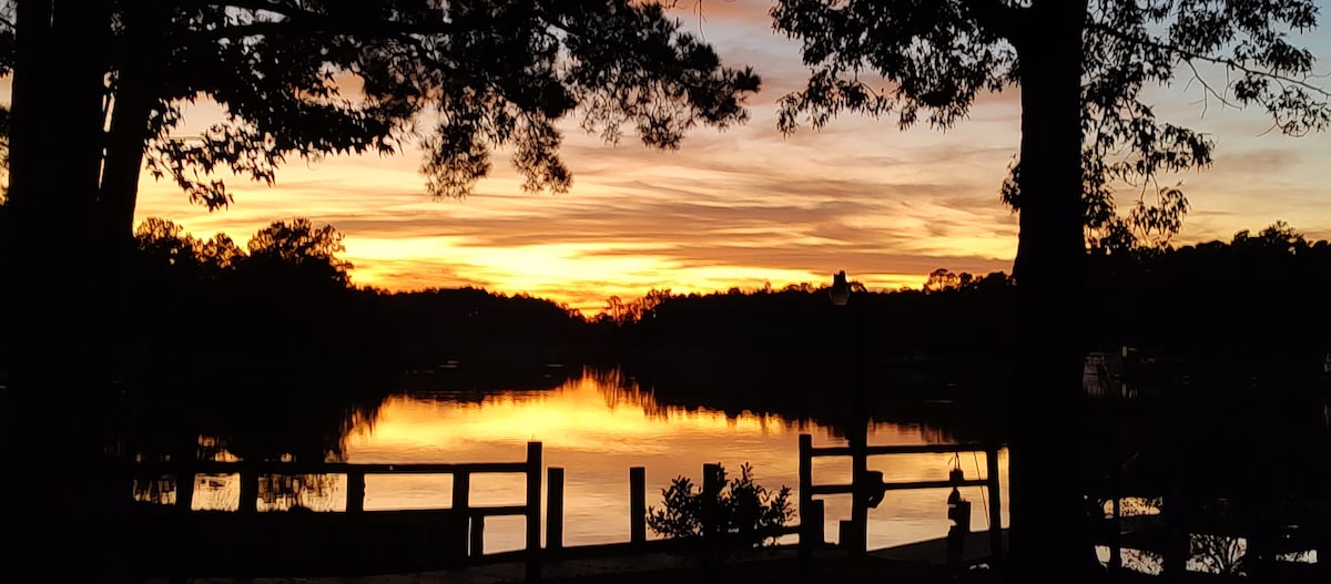 Oriental Water Front Cottage on Broad Creek