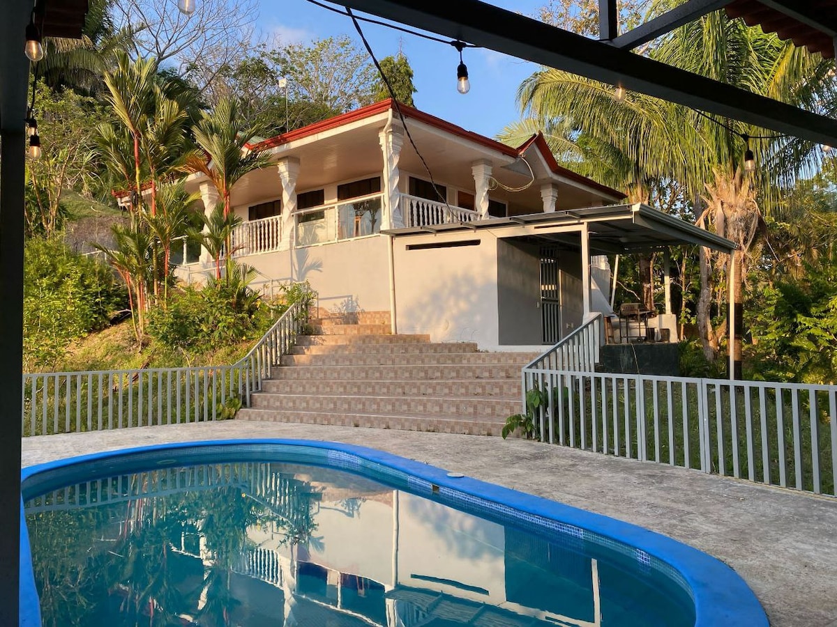 Hillside jungle house/ocean view and pool