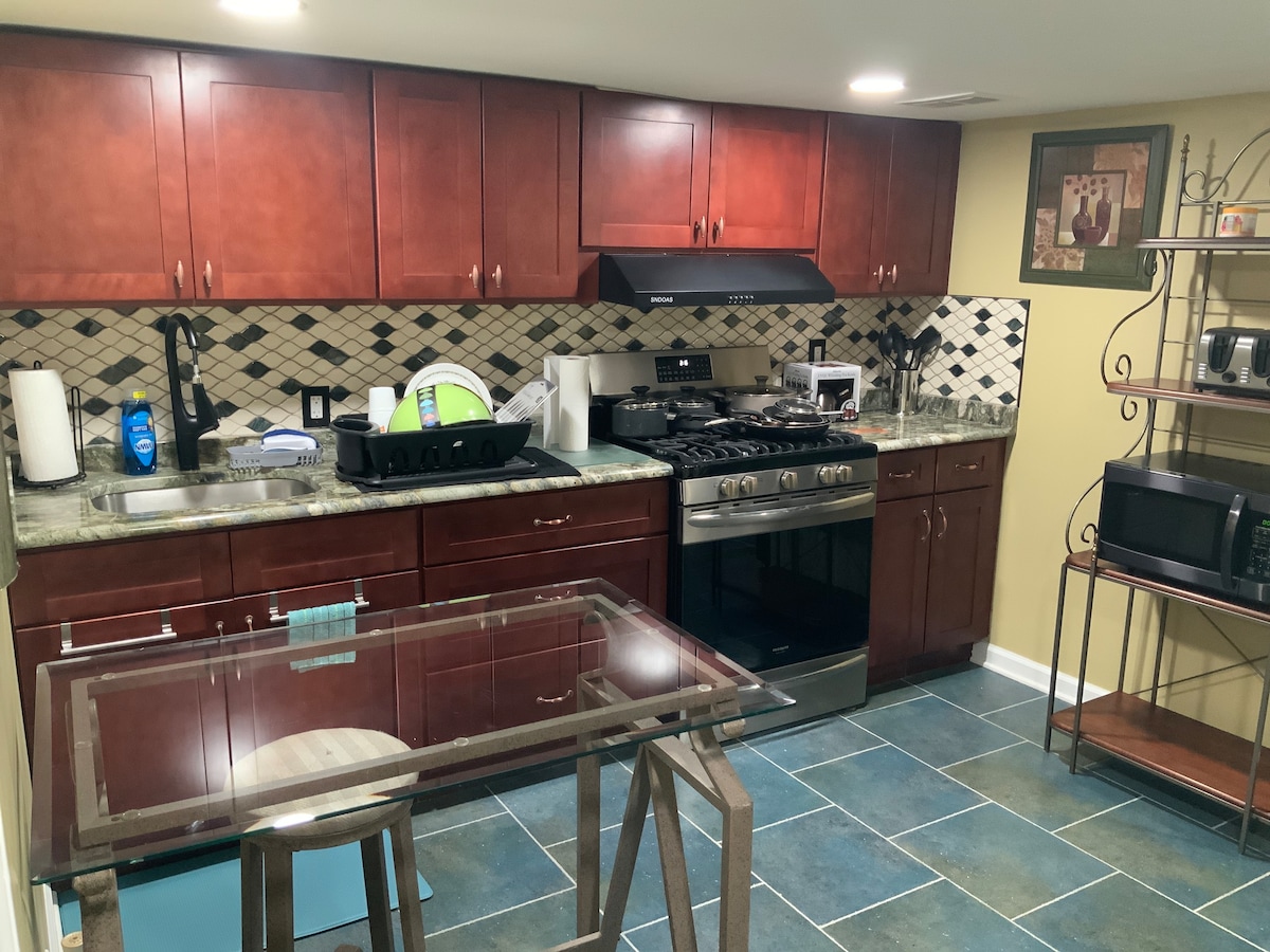 Cozy 3 bed near PHL Airport/Free Parking w/Patio