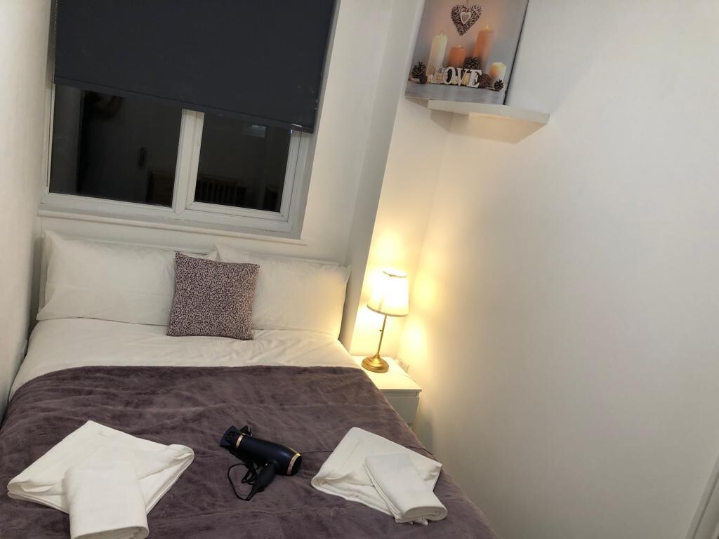 Private Cozy Double Bedroom in Euston Station (3)