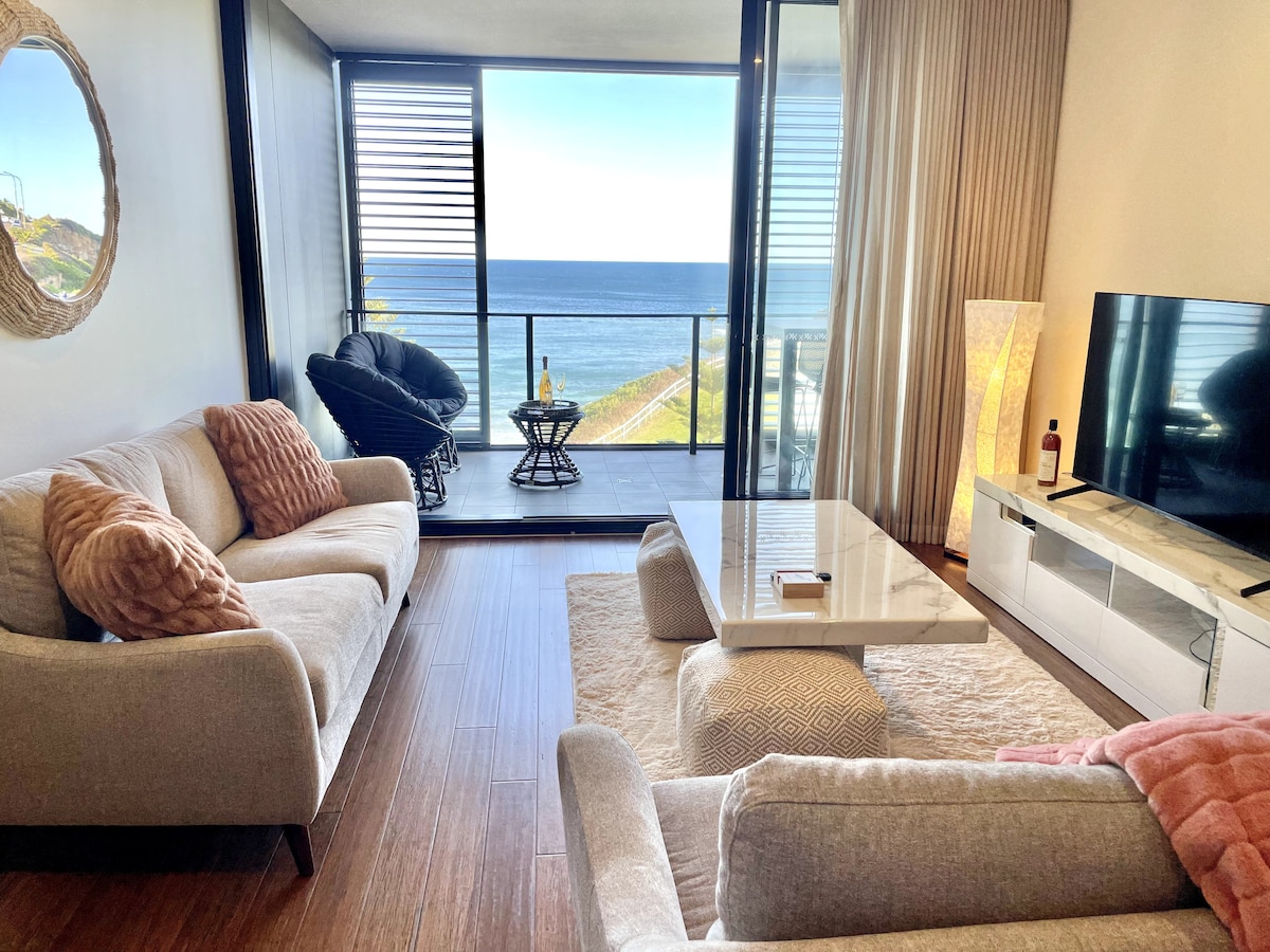 Luxury Couples Beachfront Escape - Newcastle Beach