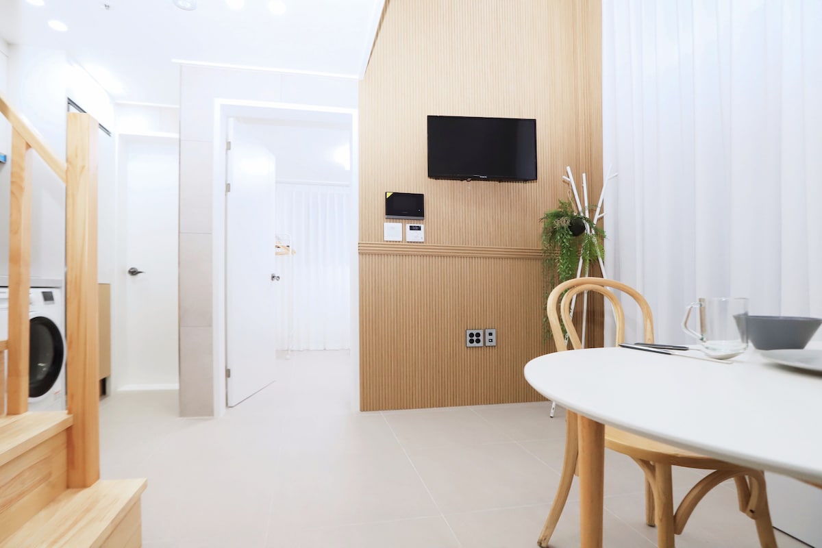 [영등포] 5 mins from Metro_Cozy LOFT_for 4PPL