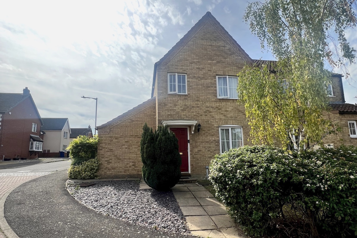 Welcoming Semi Detached House in Suffolk