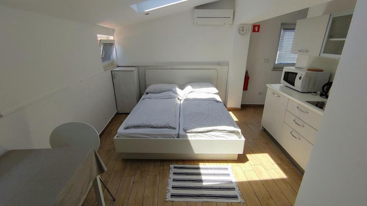 B&B | Studio for 2 people | 100m from the beach