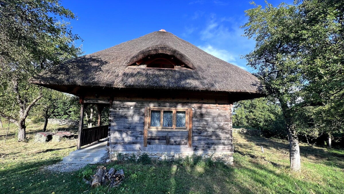 Traditional & Spacious Rustic Cottage 5* Location