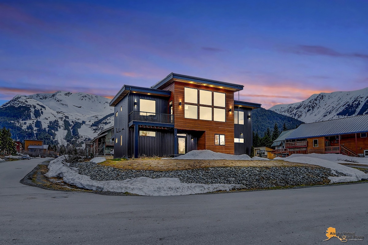 Amazing Modern Girdwood Oasis — Stunning Views