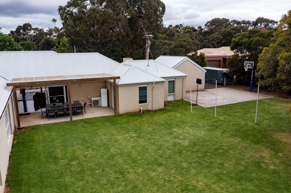 Your Family Getaway: House with Pool and Spa