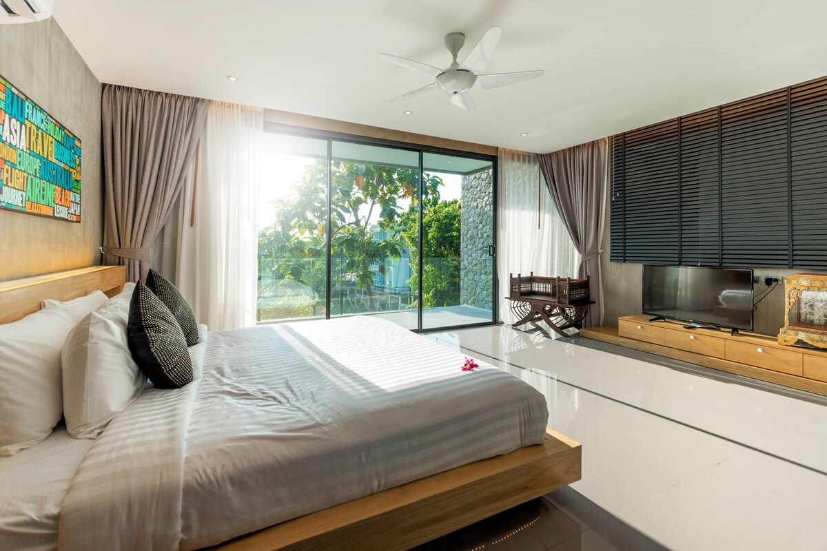 设计师3层泳池别墅，4间卧室，靠近卡马拉海滩和普吉幻多奇乐园
