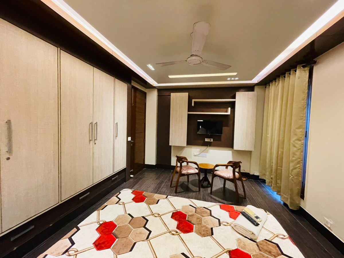 Fortune Home Service Apartment 4Bhk D-163 Saket