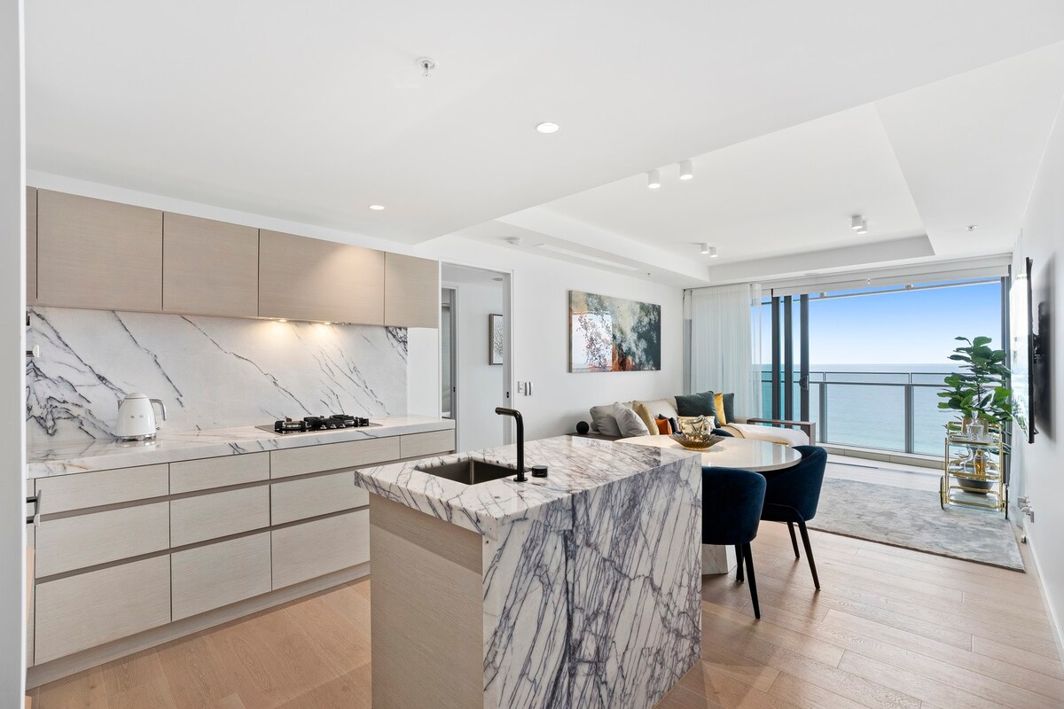 2 Bed Stylish Apt with Ocean Views at Jewel