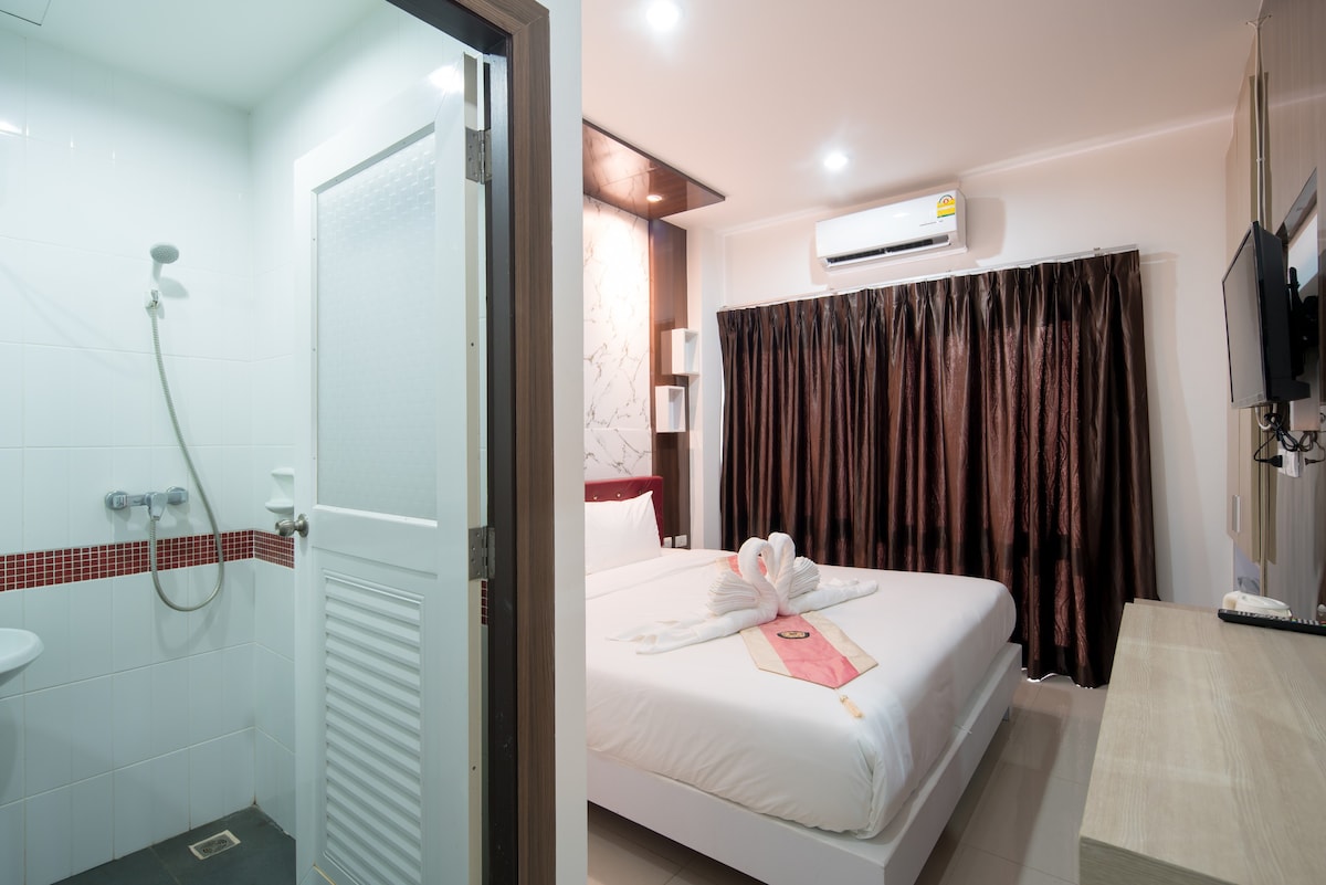 δ A Clean and Quite Standard Double Room δ