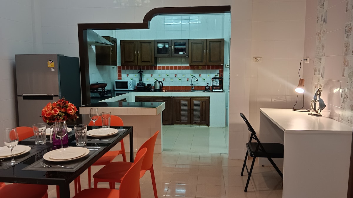 A 3 Bedrooms House in the Heart of Phuket Island