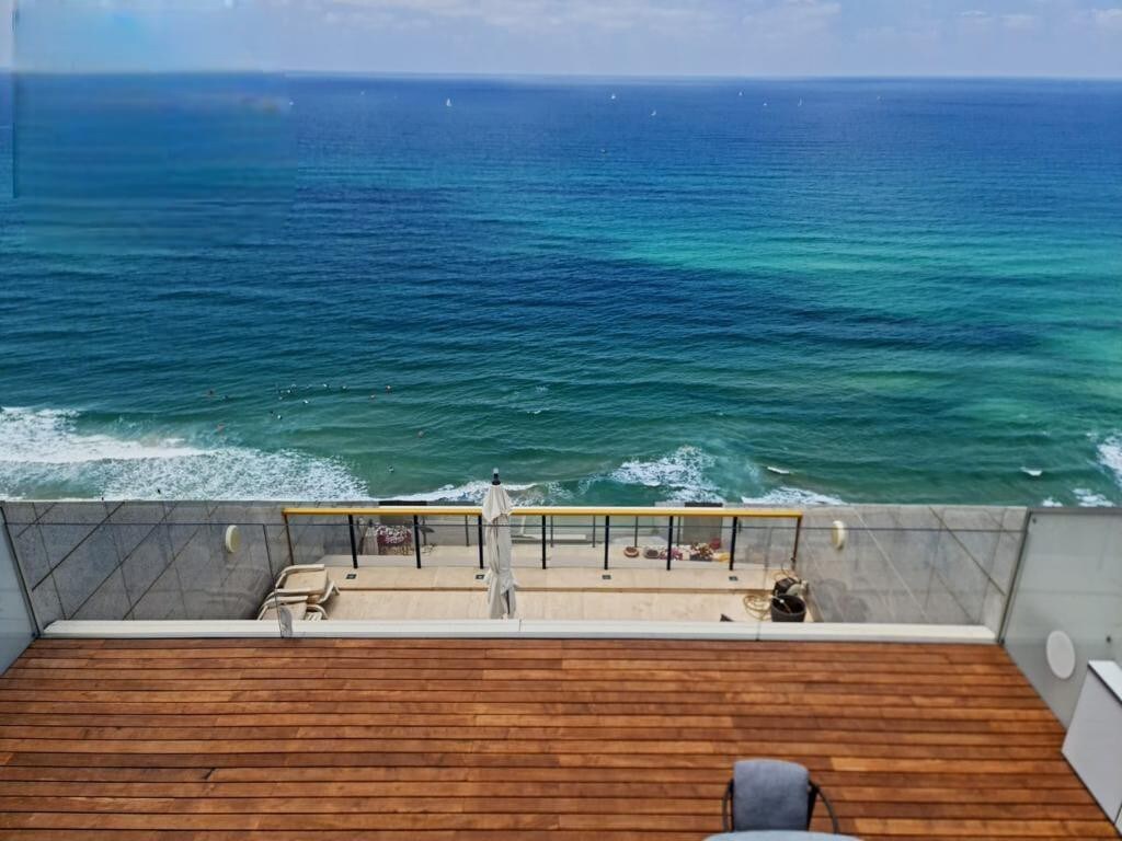 Magnificent penthouse 17 floor in Herzliya Pituah