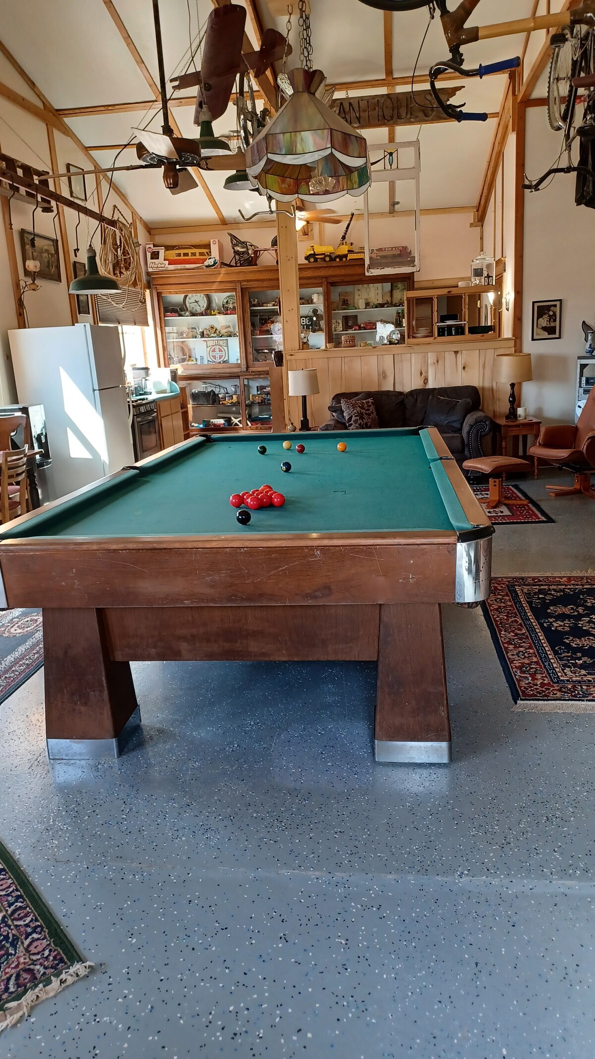 Eclectic Snooker Room Apartment