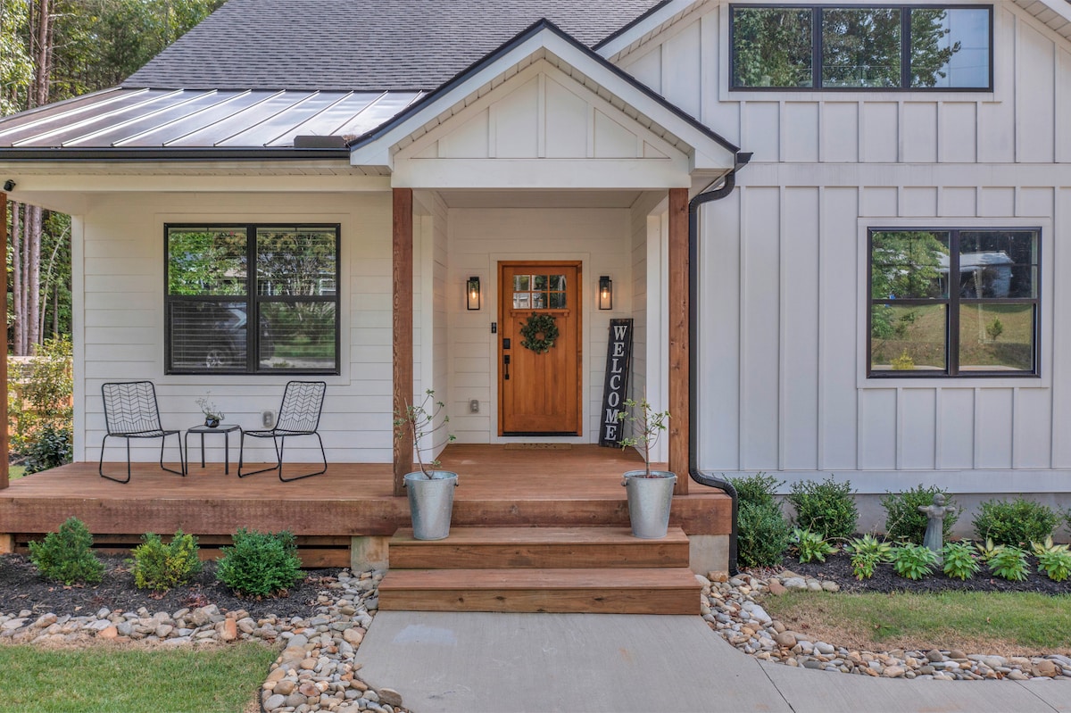 Emmy’s House | Modern Farm House near Paris Mtn